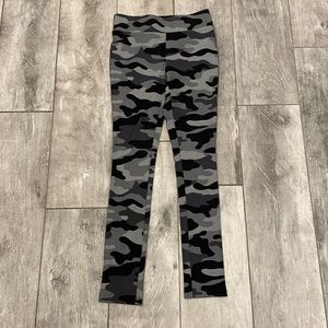 Versona camo leggings!!
